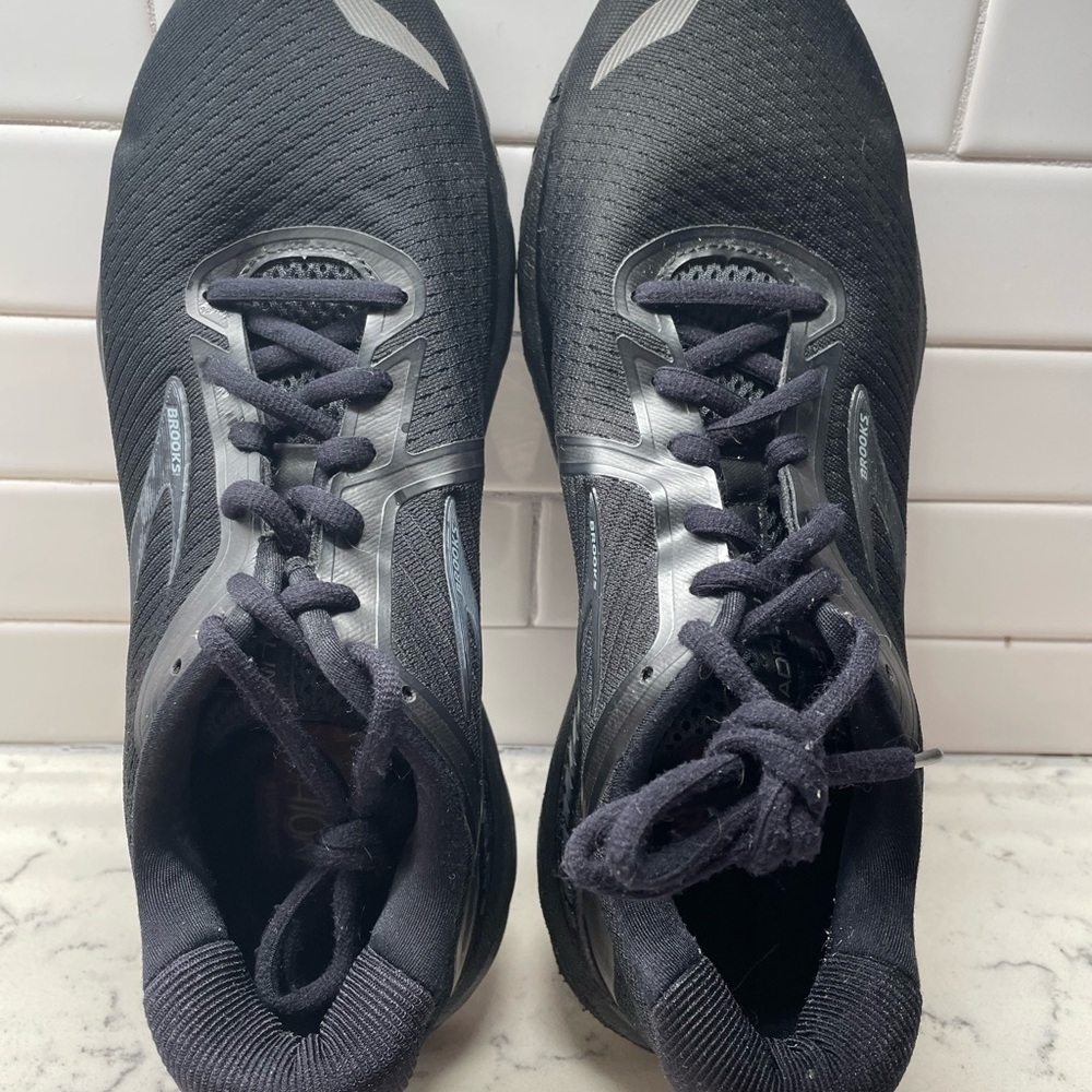Brooks Adrenaline Size 10 used & great condition